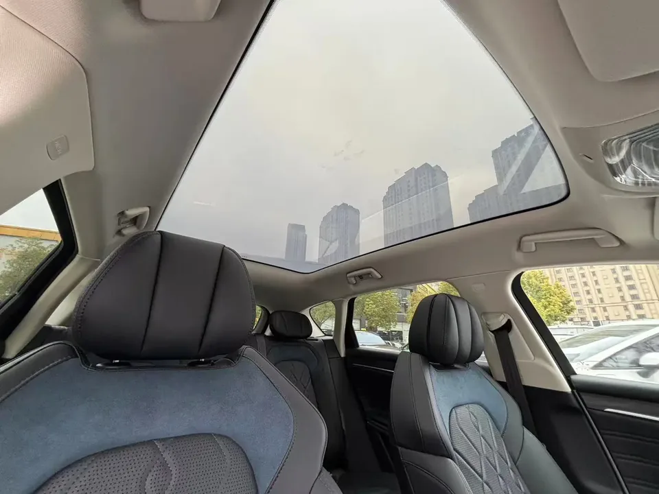 Voyah Lantu FREE Lantu FREE 2021 two-wheel drive standard pure electric city version 2026 — thumbnail 3