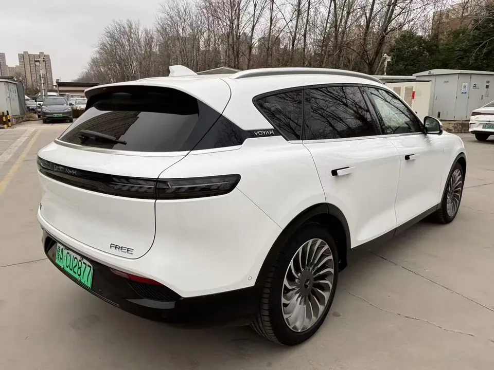 Voyah Lantu FREE Lantu FREE 2021 two-wheel drive standard pure electric city version 2026 — thumbnail 4