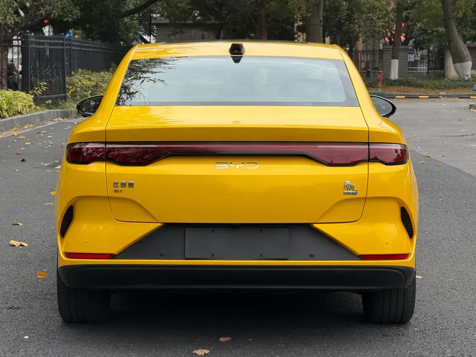 BYD Qin L EV 545km Surpassing Edition 2025 — миниатюра 2