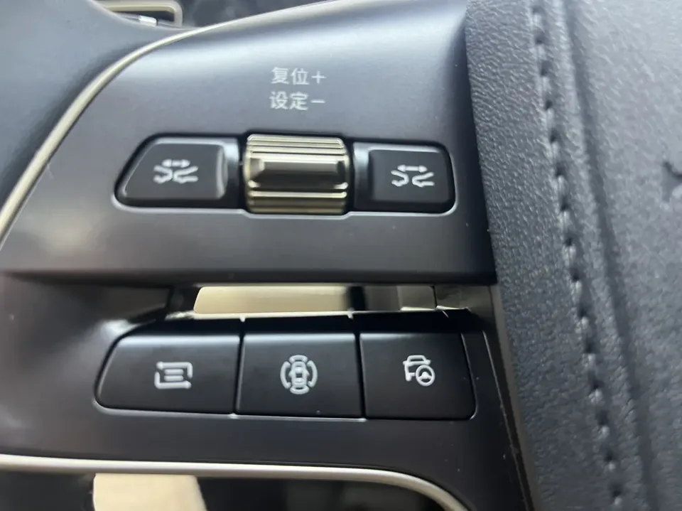 BYD Qin L DM DM-i 120KM Excellence Edition 2025 — миниатюра 4