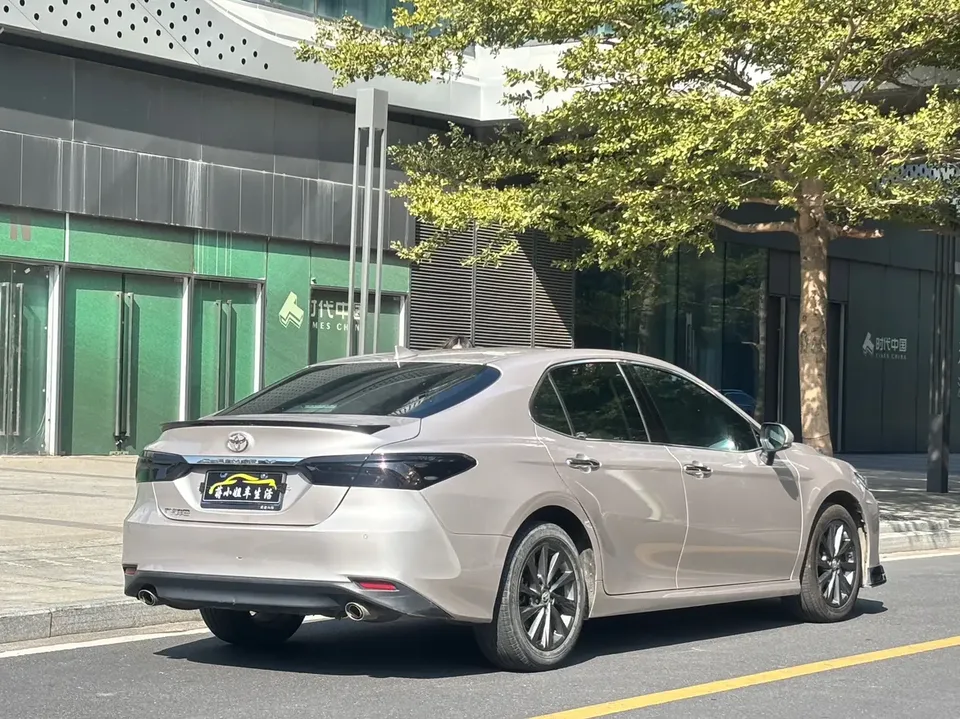 Toyota Camry 2.0G Deluxe Edition 2022 — миниатюра 2