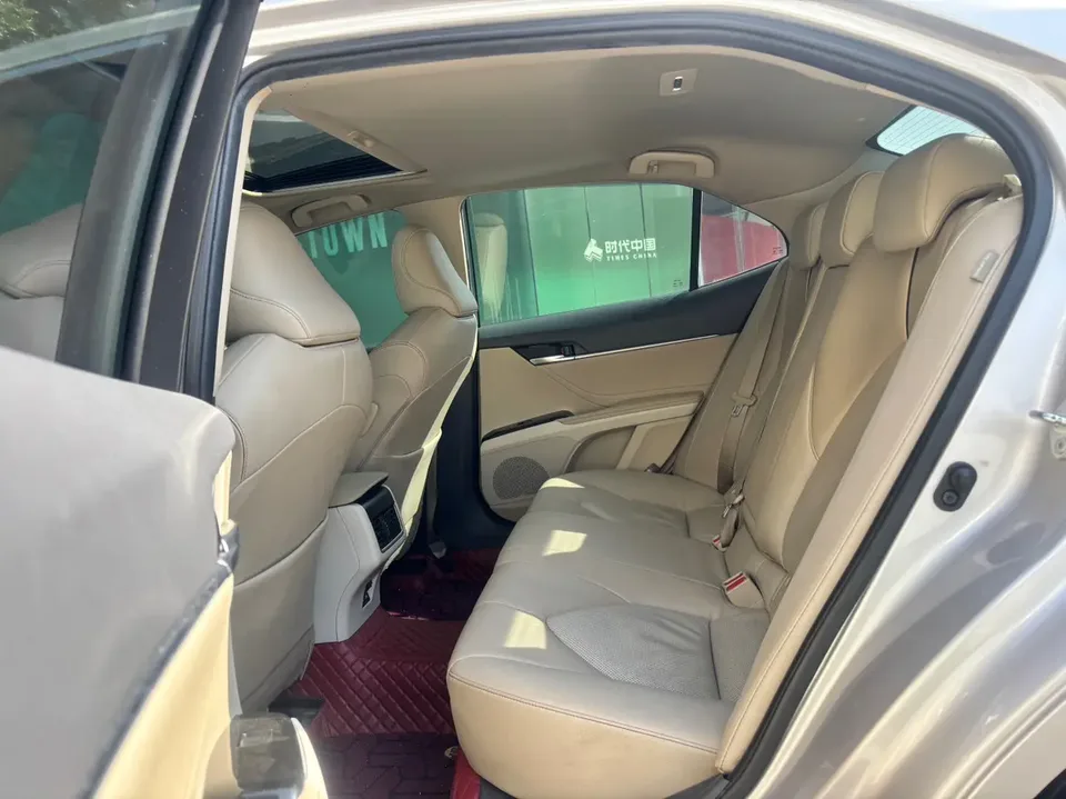 Toyota Camry 2.0G Deluxe Edition 2022 — миниатюра 3