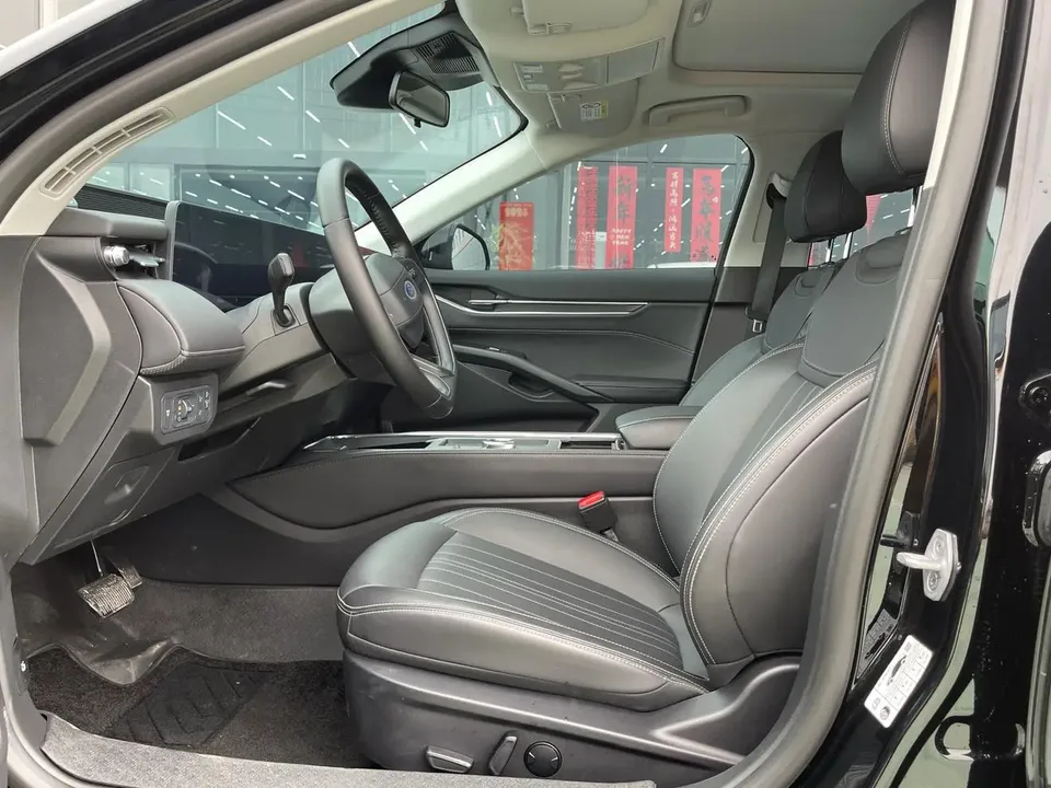 Ford Mondeo Mondeo 2025 Mondeo 2025 EcoBoost 245 Luxury 2025 — thumbnail 4