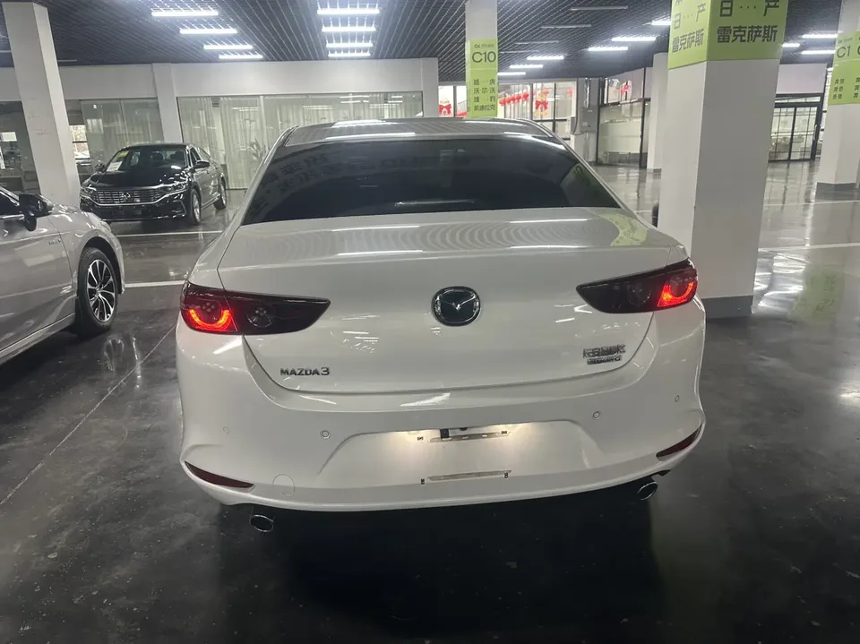 Mazda Axela 2.0L Automatic Quality Edition 2025 — миниатюра 4
