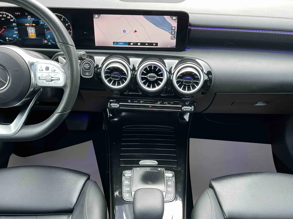 Mercedes-Benz Mercedes Benz A Class Mercedes-Benz A-Class 2022 facelift A 200 L sports sedan fashion version 2022 — миниатюра 3