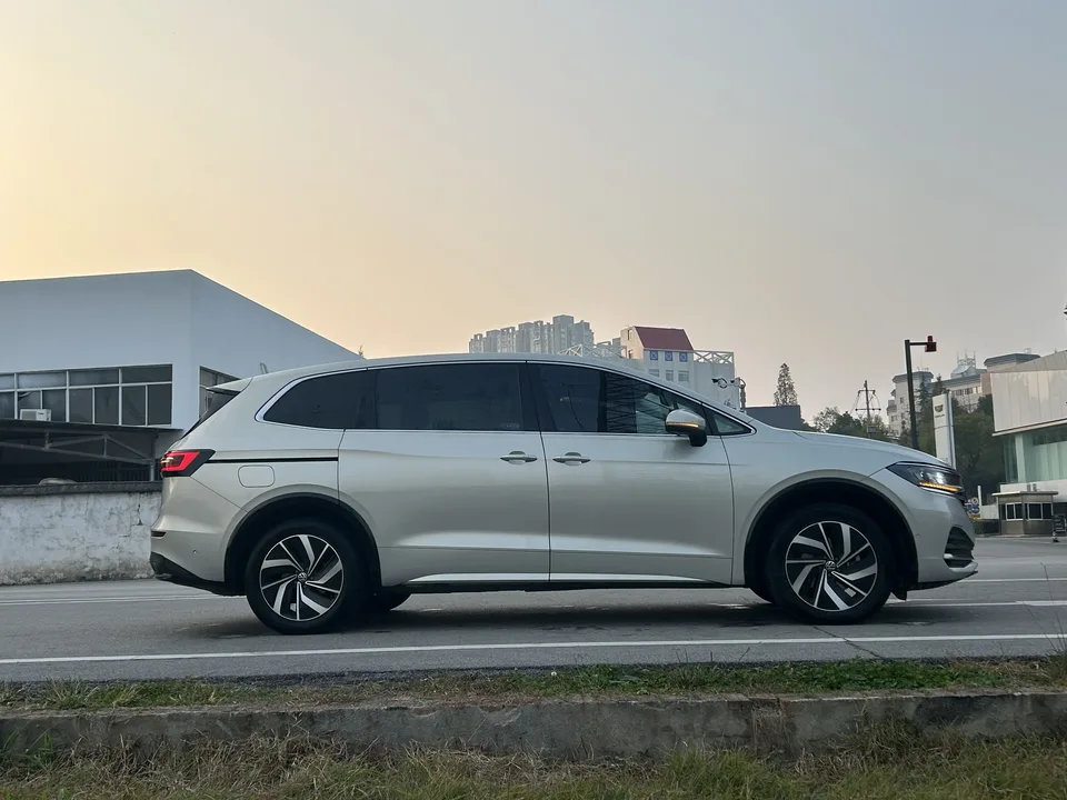 Volkswagen Weiran Weiran 2024 330TSI Deluxe Edition 2023 — миниатюра 2