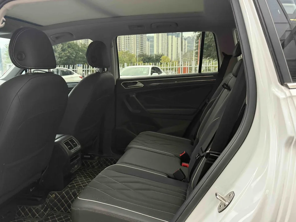 Volkswagen Tiguan L Tiguan L 2022 330TSI Automatic 2WD R-Line Enjoy Edition 2023 — миниатюра 3