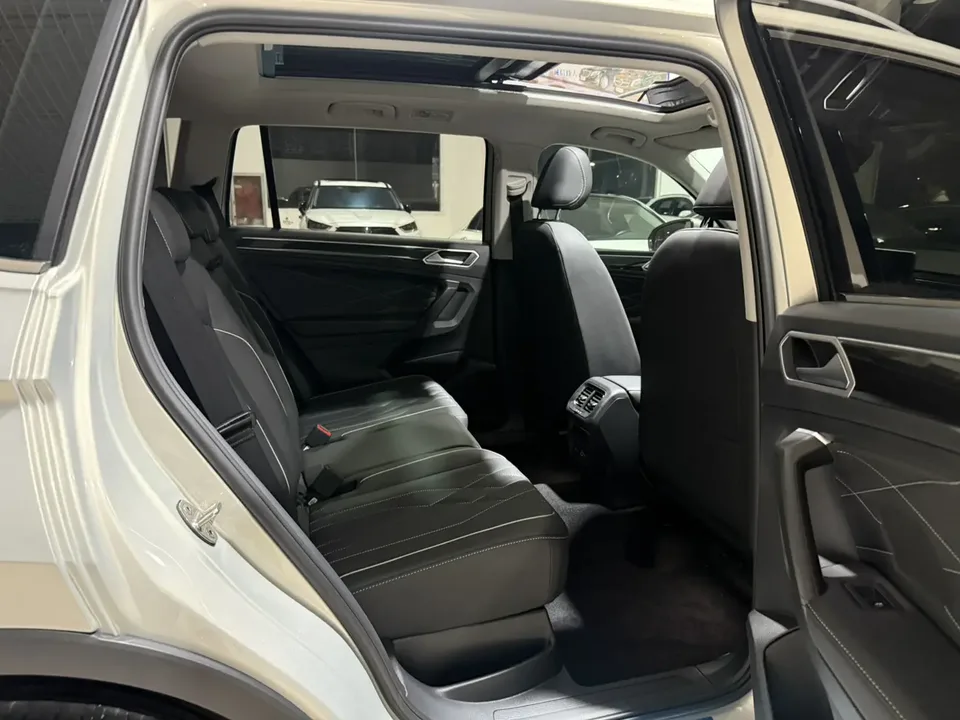 Volkswagen Tiguan L Tiguan L 2022 330TSI Automatic 2WD Smart Edition 2023 — миниатюра 3