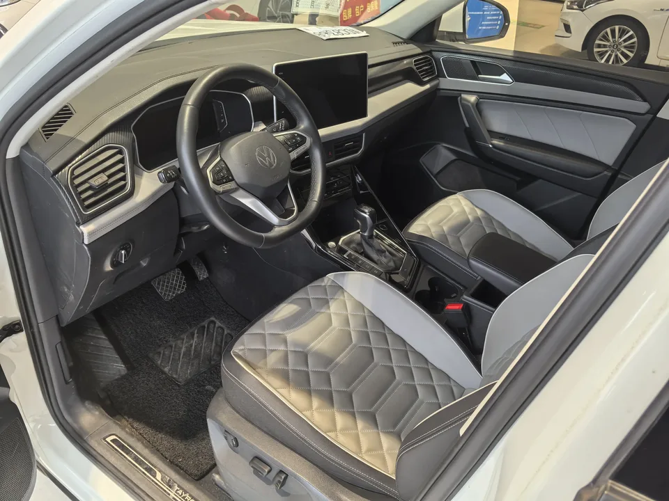 Volkswagen Tayron 300TSI 2WD Luxury Plus Advanced Edition 2023 — миниатюра 3