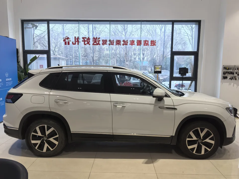 Volkswagen Tayron 300TSI 2WD Luxury Plus Advanced Edition 2023 — миниатюра 4
