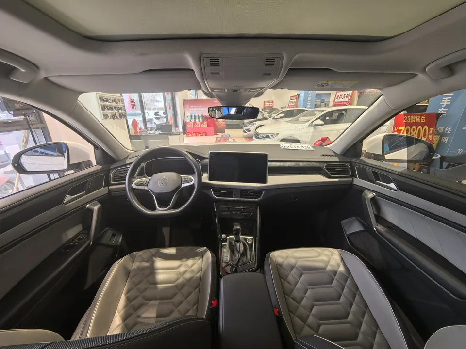 Volkswagen Tayron 300TSI 2WD Luxury Plus Advanced Edition 2023 — миниатюра 5