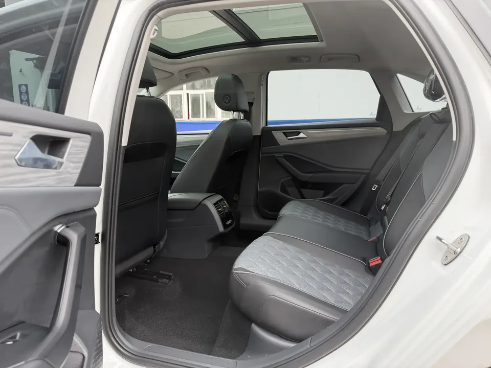 Volkswagen Sagitar Sagitar 300TSI DSG Beyond Edition 2025 — миниатюра 4