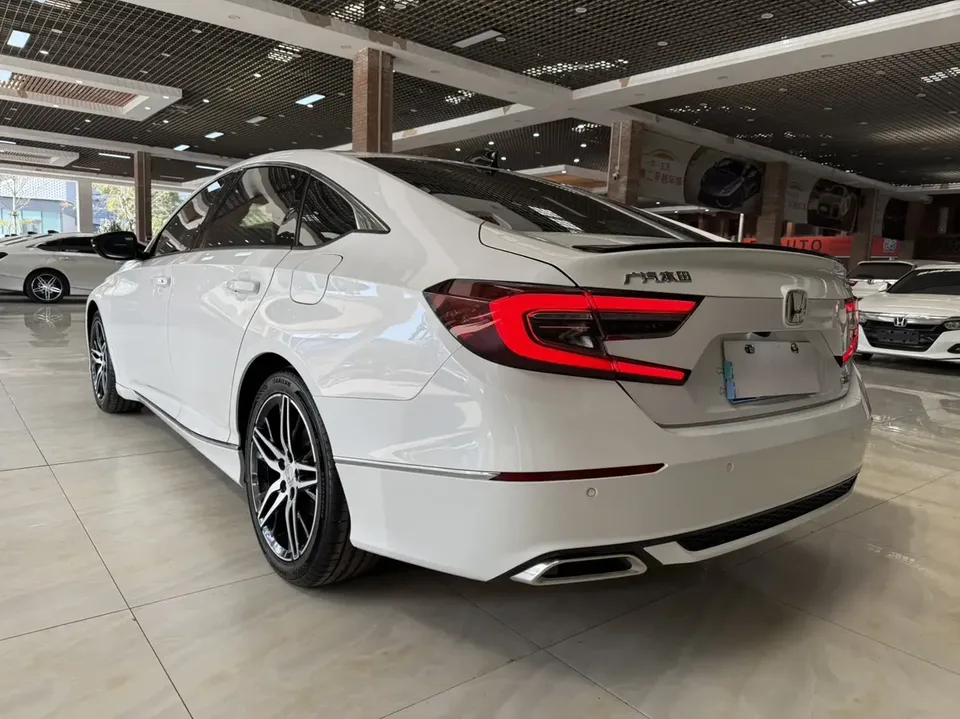 Honda Accord 2022 Accord 260TURBO Fantasy Night Premium Edition 2022 — миниатюра 4