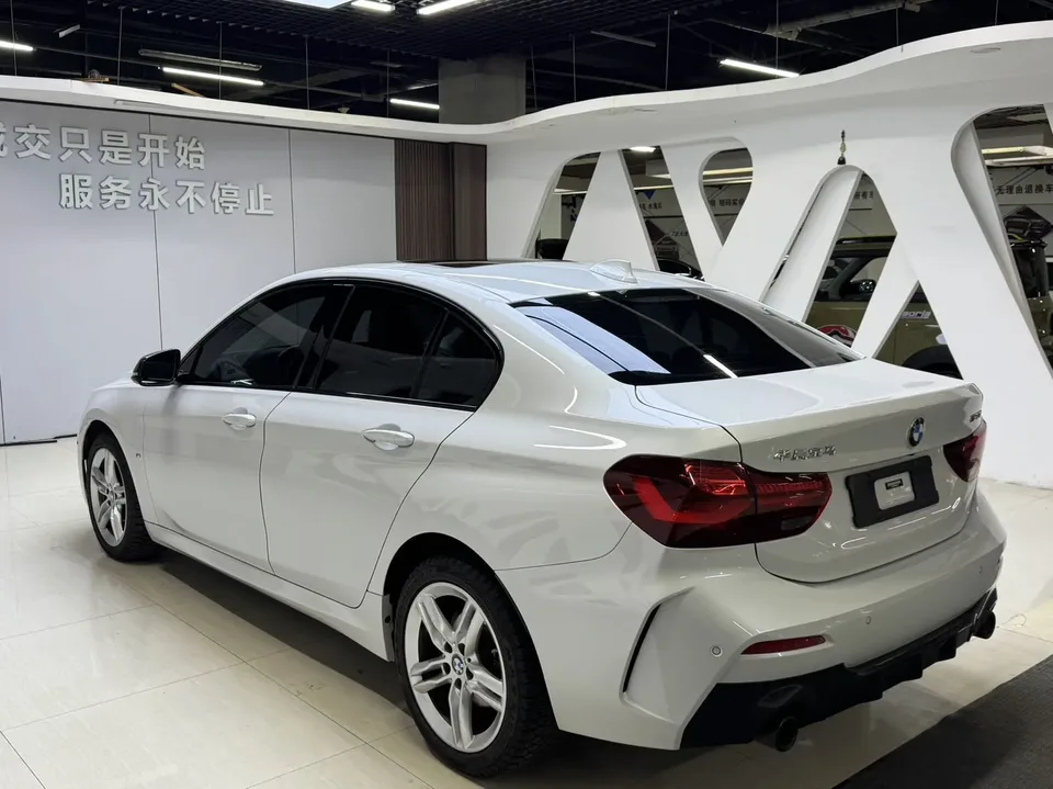 BMW 1 Series BMW 1 Series 2023 120i M Sport Night Edition 2023 — миниатюра 2