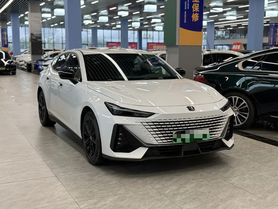 Changan UNI-V iDD 113km Smart Fun Edition 2024 — миниатюра 3