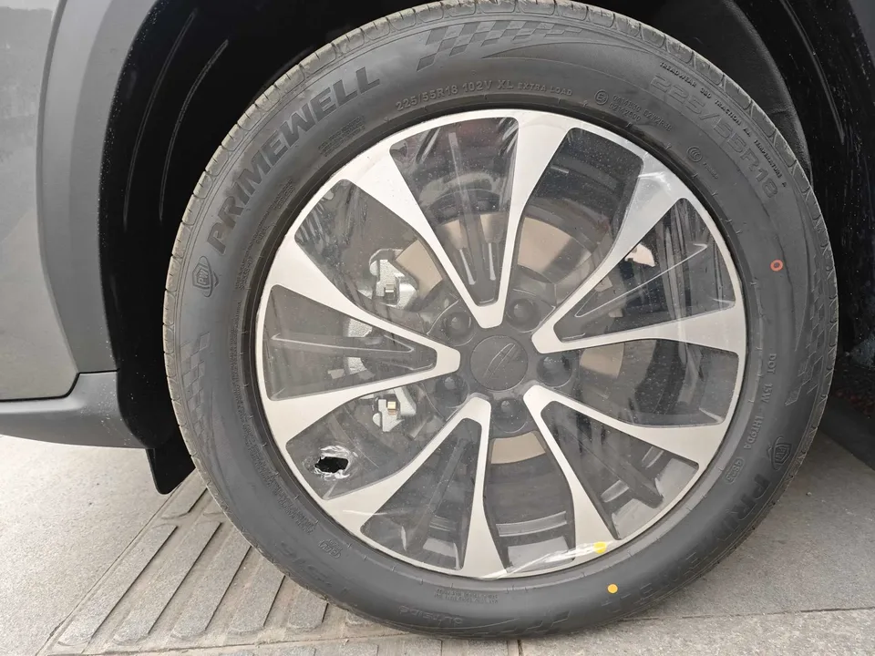 Geely Atlas Boyue 2026 1.5TD Yearning 2026 — миниатюра 3