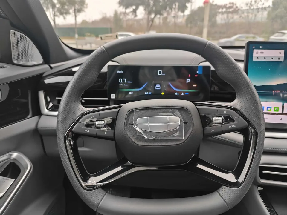 Geely Atlas Boyue 2026 1.5TD Yearning 2026 — миниатюра 4