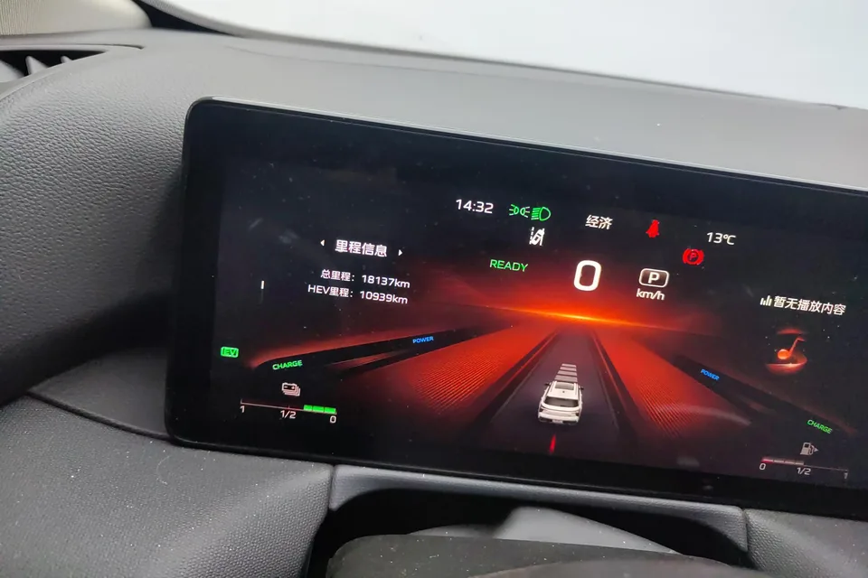 Hongqi HS3 PHEV 115km Jinwei Edition 2025 — миниатюра 4