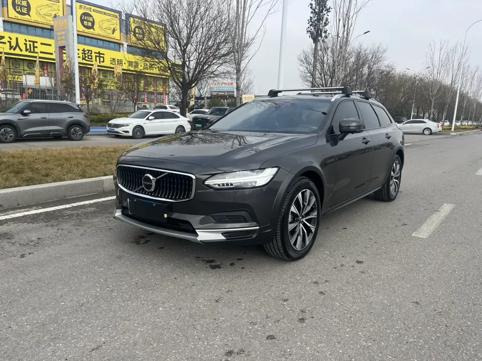 Volvo V90 V90 2024 Volvo V90 2024 Cross Country B5 AWD Zhiyuan Edition 2024 — photo 1, buy with delivery to Moscow