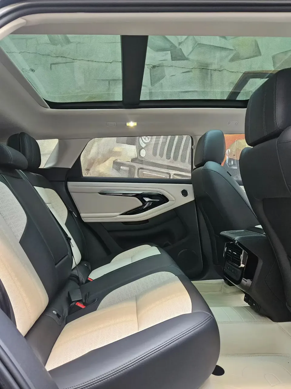 Land Rover Range Rover Evoque Range Rover Evoque 2021 Aurora L 249PS R-Dynamic SE Luxury Edition 2022 — thumbnail 4