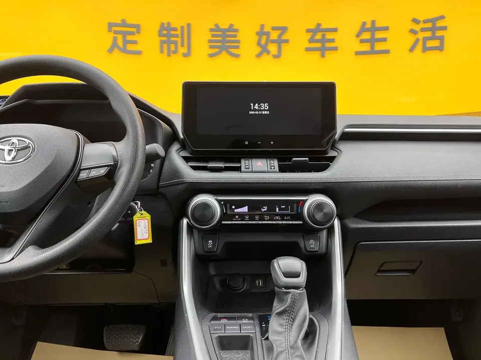 Toyota Willanda 2.0L two-wheel drive leading version 2024 — миниатюра 2
