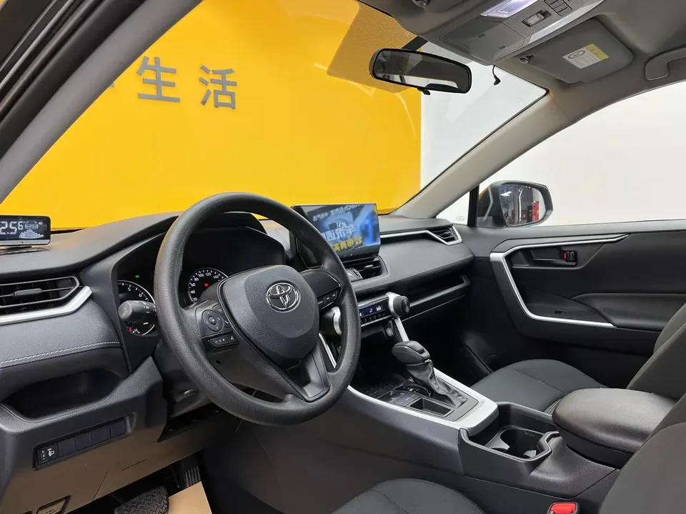 Toyota Willanda 2.0L two-wheel drive leading version 2024 — миниатюра 5