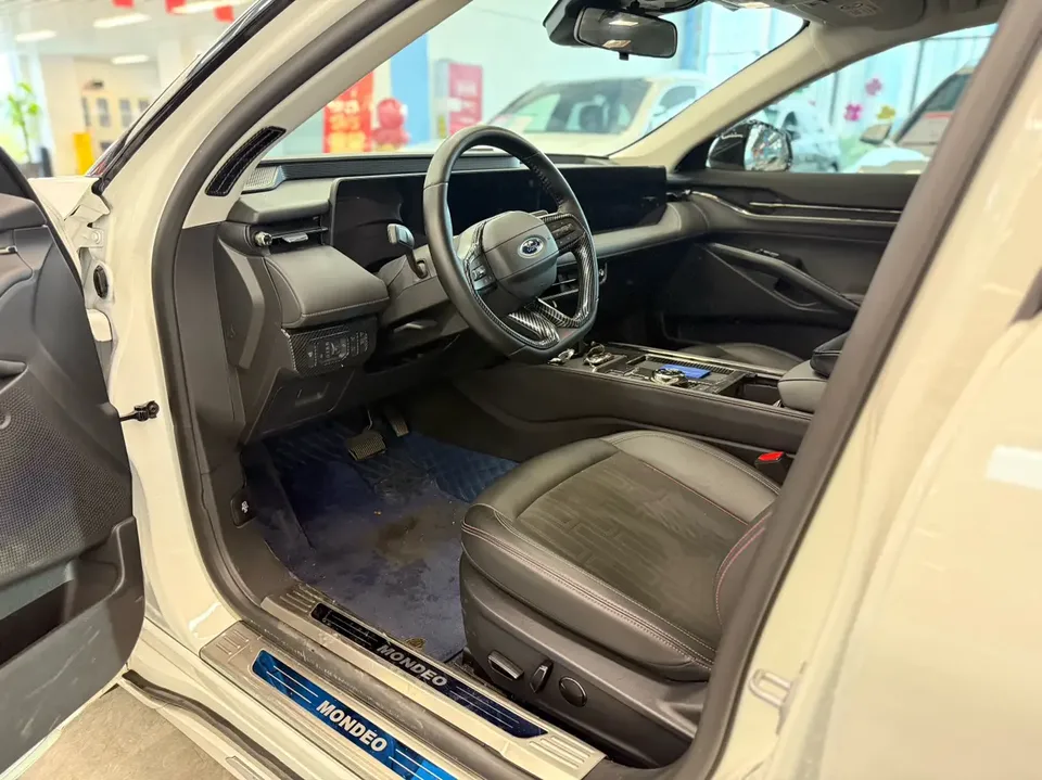 Ford Mondeo Mondeo EcoBoost 245 Fashion Edition 2023 — миниатюра 5