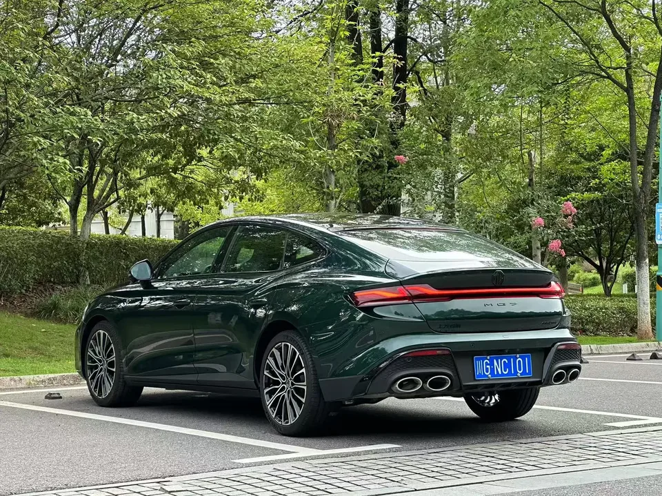 MG 7 MG7 2023 2.0T Automatic Beauty Hunter Luxury Edition 2024 — thumbnail 2