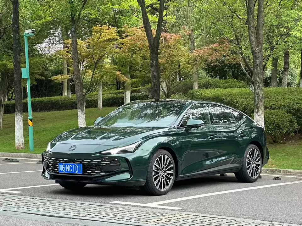 MG 7 MG7 2023 2.0T Automatic Beauty Hunter Luxury Edition 2024 — photo 1, buy with delivery to Moscow