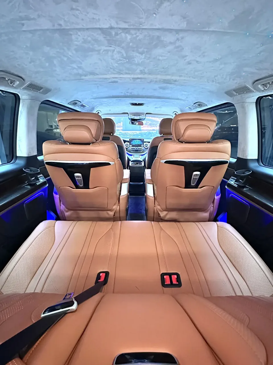 Mercedes-Benz V-Класс Mercedes Benz V Class 2022 V 260 Pilot Edition 2024 — thumbnail 4