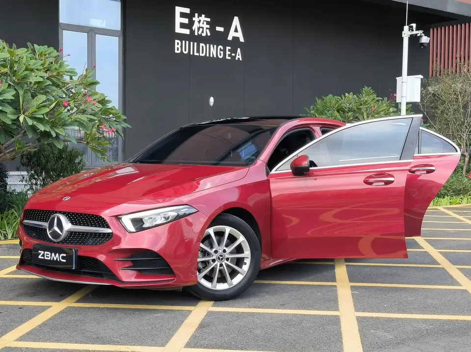 Mercedes-Benz Mercedes Benz A Class Mercedes-Benz A-Class 2022 A 200 L sports sedan dynamic version 2022 — миниатюра 3