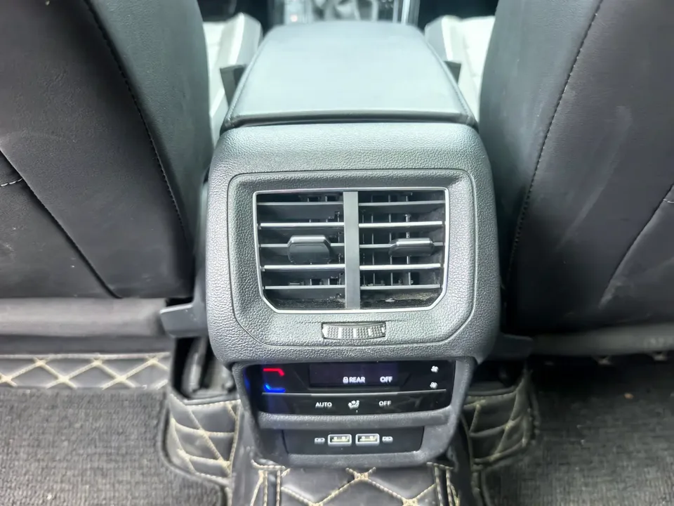 Volkswagen Tayron Tayron facelift 380TSI four-wheel drive R-Line high-energy version 2023 — thumbnail 4