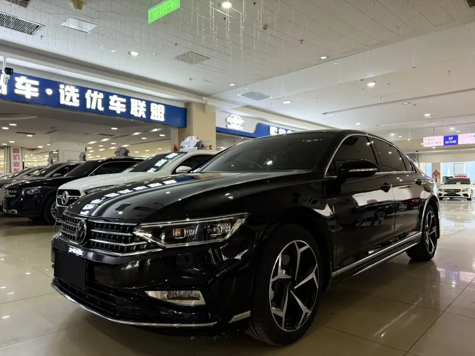 Volkswagen Magotan 2025