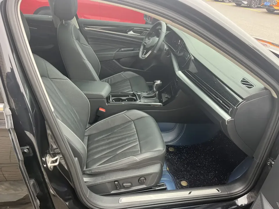 Volkswagen Passat Passat 2022 330TSI Deluxe Edition 2022 — миниатюра 5
