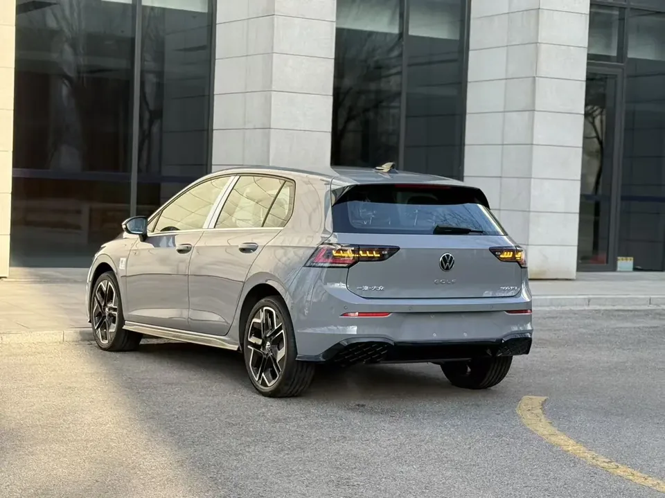 Volkswagen Golf facelift 300TSI R-Line 2026 — миниатюра 2