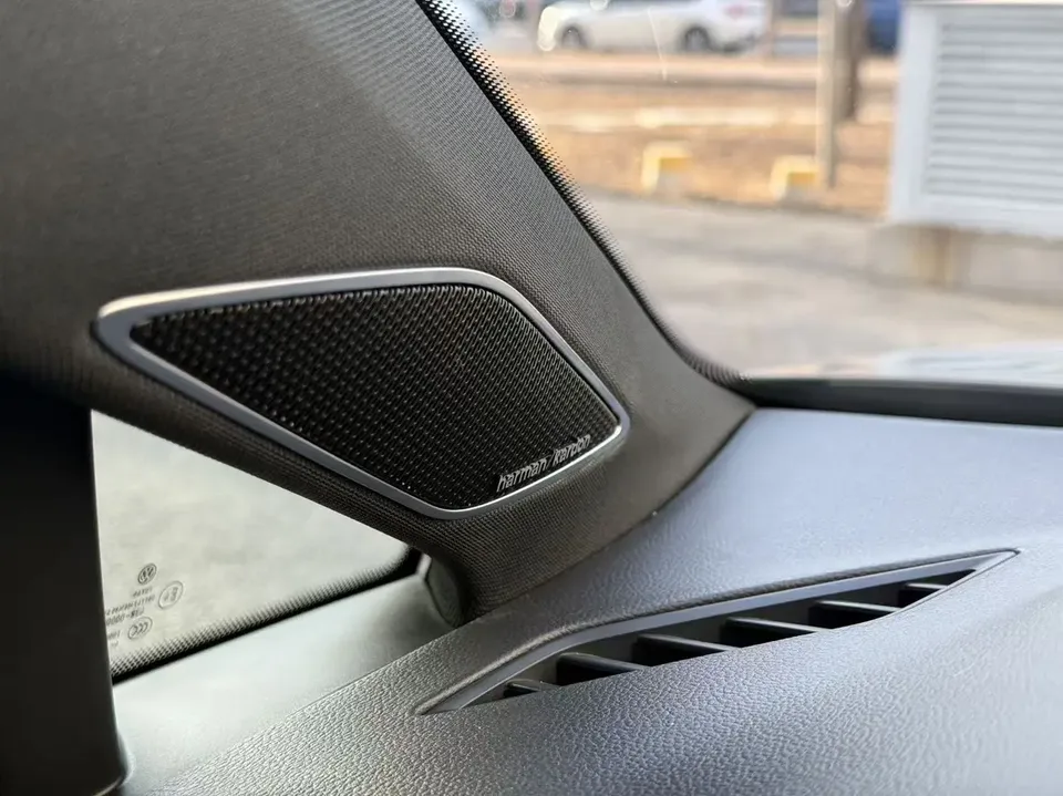 Volkswagen Golf facelift 300TSI R-Line 2026 — миниатюра 3