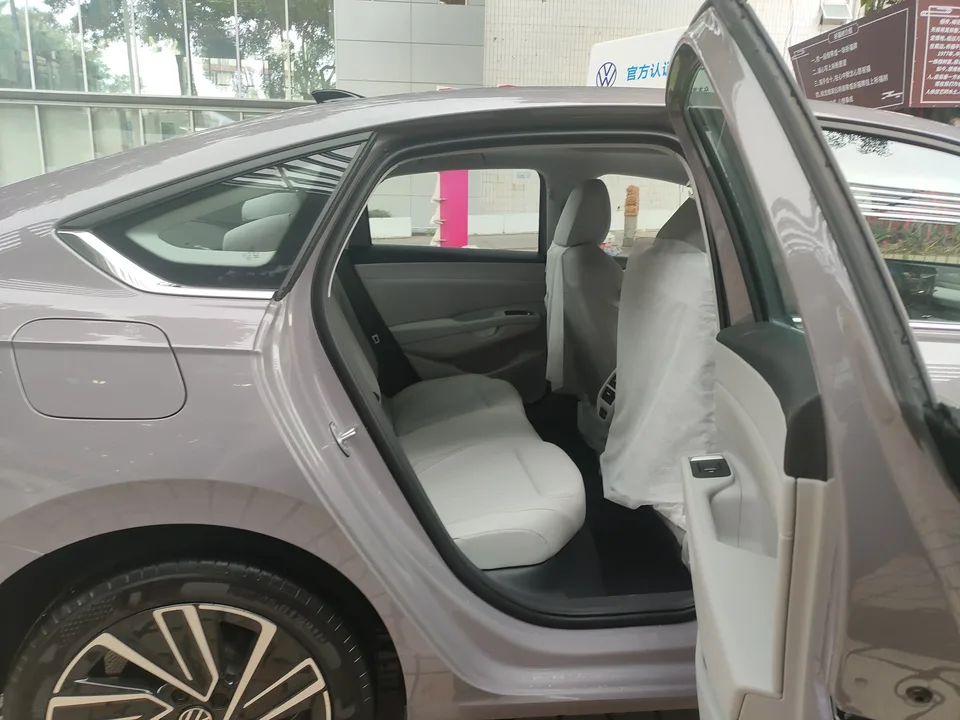 Volkswagen Lavida 2026 Volkswagen Lavida Pro 300TSI Starry Sky Smart Edition 2025 — миниатюра 4