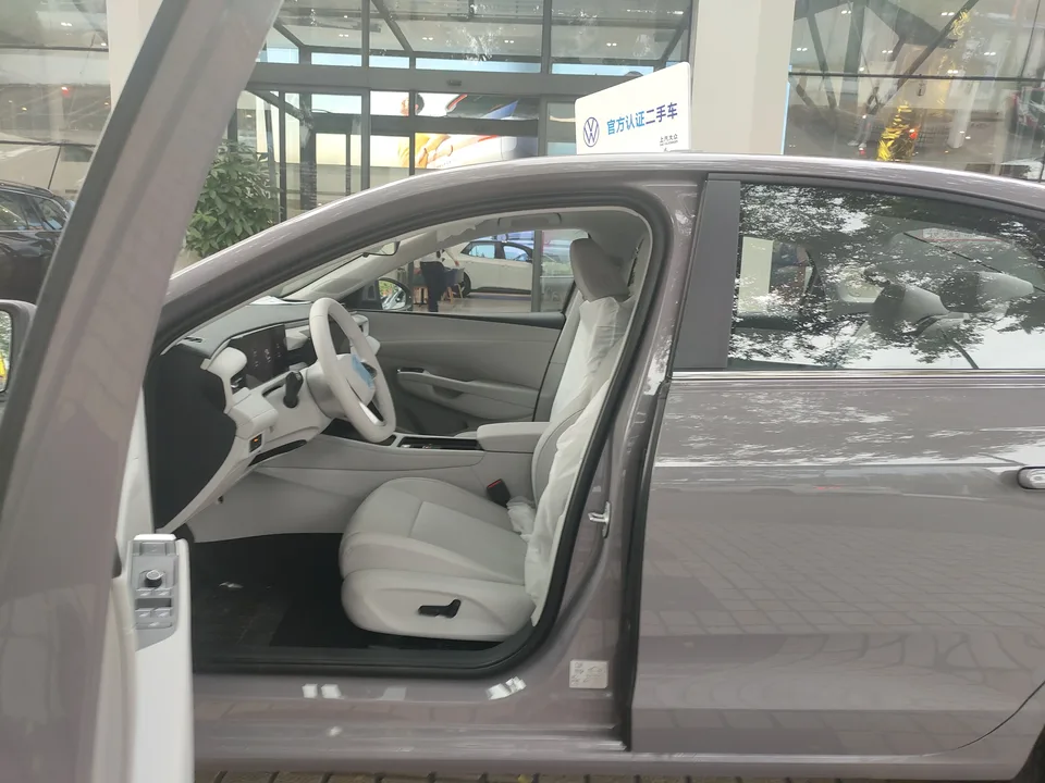 Volkswagen Lavida 2026 Volkswagen Lavida Pro 300TSI Starry Sky Smart Edition 2025 — миниатюра 5