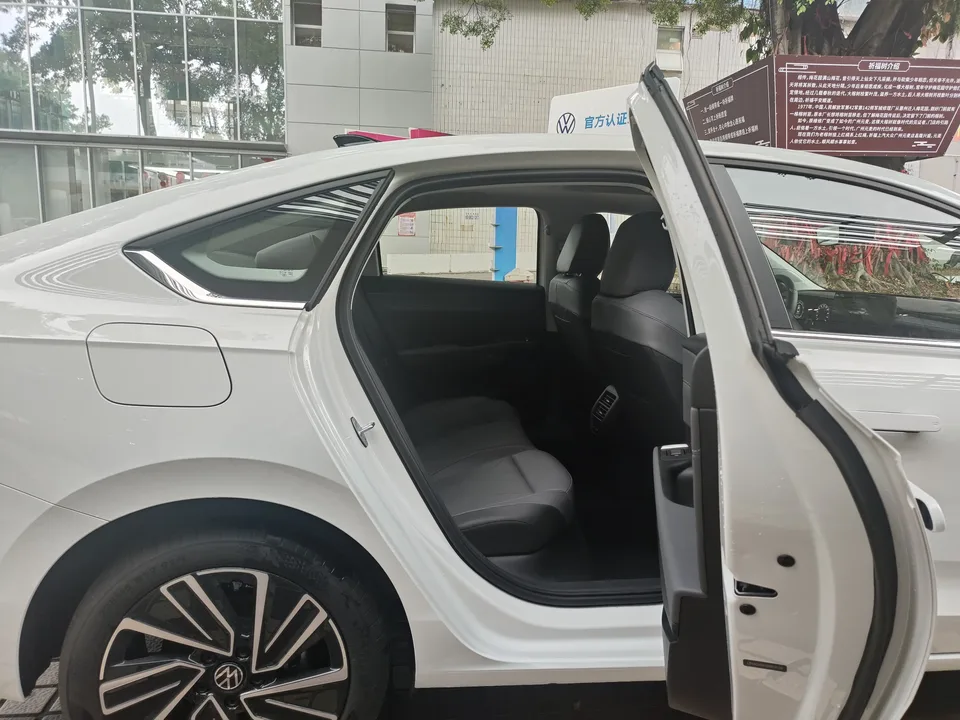 Volkswagen Lavida 2026 Volkswagen Lavida Pro 300TSI Starry Sky Smart Edition 2025 — миниатюра 2