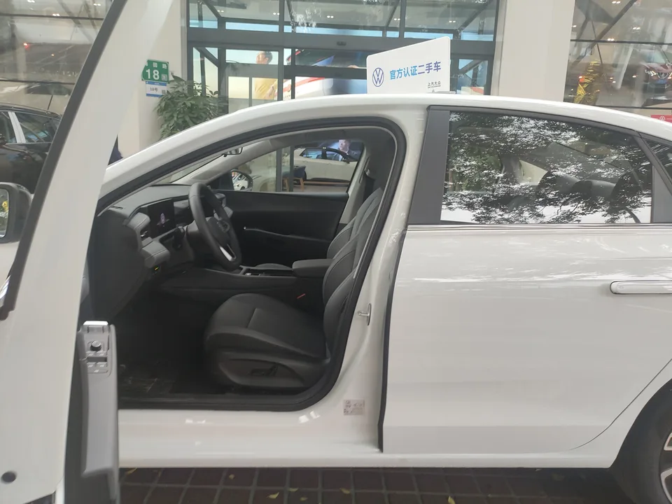 Volkswagen Lavida 2026 Volkswagen Lavida Pro 300TSI Starry Sky Smart Edition 2025 — миниатюра 3