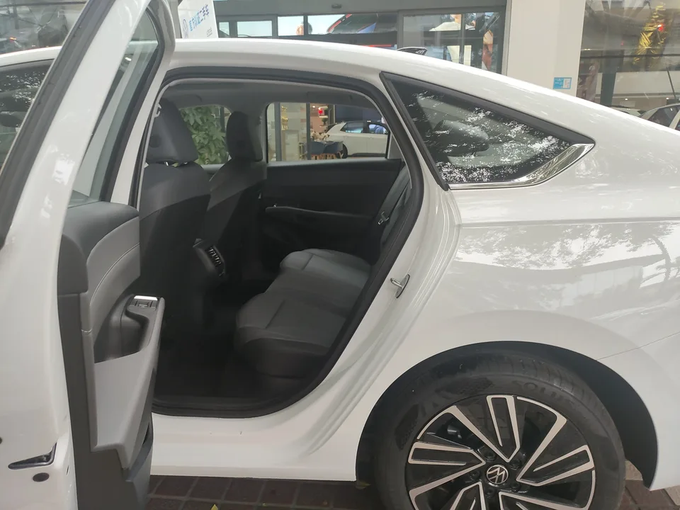 Volkswagen Lavida 2026 Volkswagen Lavida Pro 300TSI Starry Sky Smart Edition 2025 — миниатюра 5