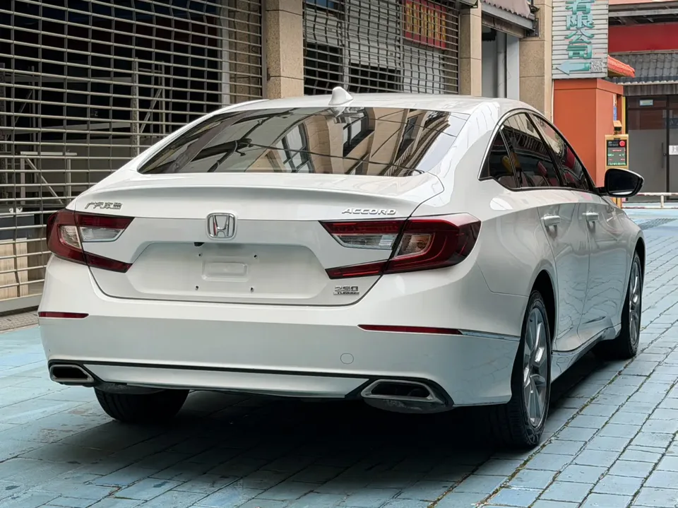 Honda Accord Accord 2022 260TURBO Deluxe Edition 2022 — миниатюра 3