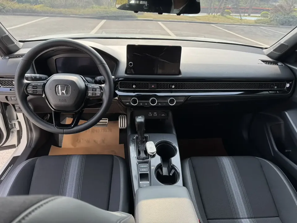 Honda CIVIC 2022 Civic 240TURBO CVT Ignition Edition 2025 — миниатюра 3