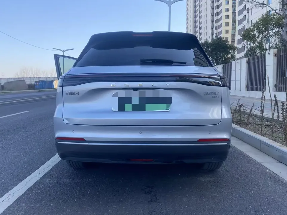 Geely Galaxy Starship 7 EM-i Galaxy Starship 7 EM-i 2025 120KM Pilot Edition 2025 — миниатюра 2
