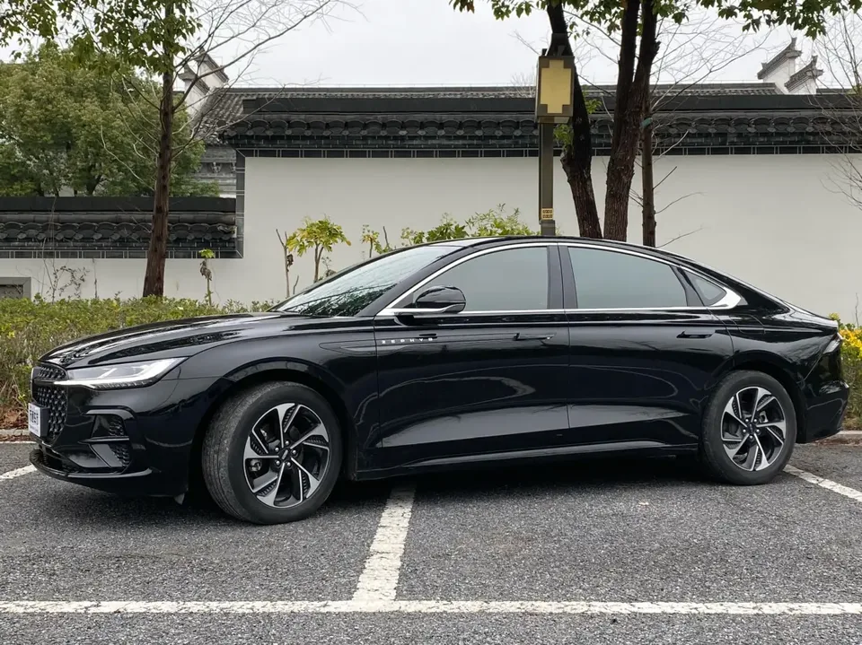 Lincoln Z 2024