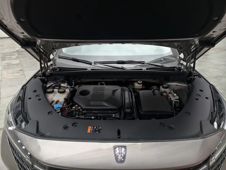 Roewe eRX5 Roewe eRX5 2023 Super Hybrid Super Edition 2026 — миниатюра 2