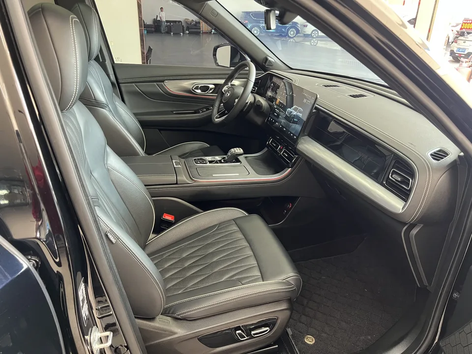 GAC Trumpchi GS8 Trumpchi GS8 2022 Pilot Series 2.0TGDI 2WD luxury smart connected version 7 seats 2023 — миниатюра 3