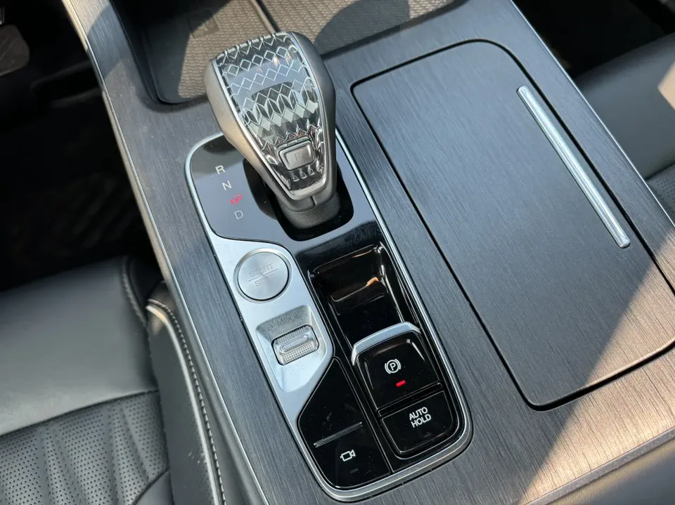 GAC Trumpchi GS8 Trumpchi GS8 2022 Trumpchi GS8 2022 Pilot Series 2.0TGDI 2WD luxury smart connected version 7 seats 2023 — thumbnail 4