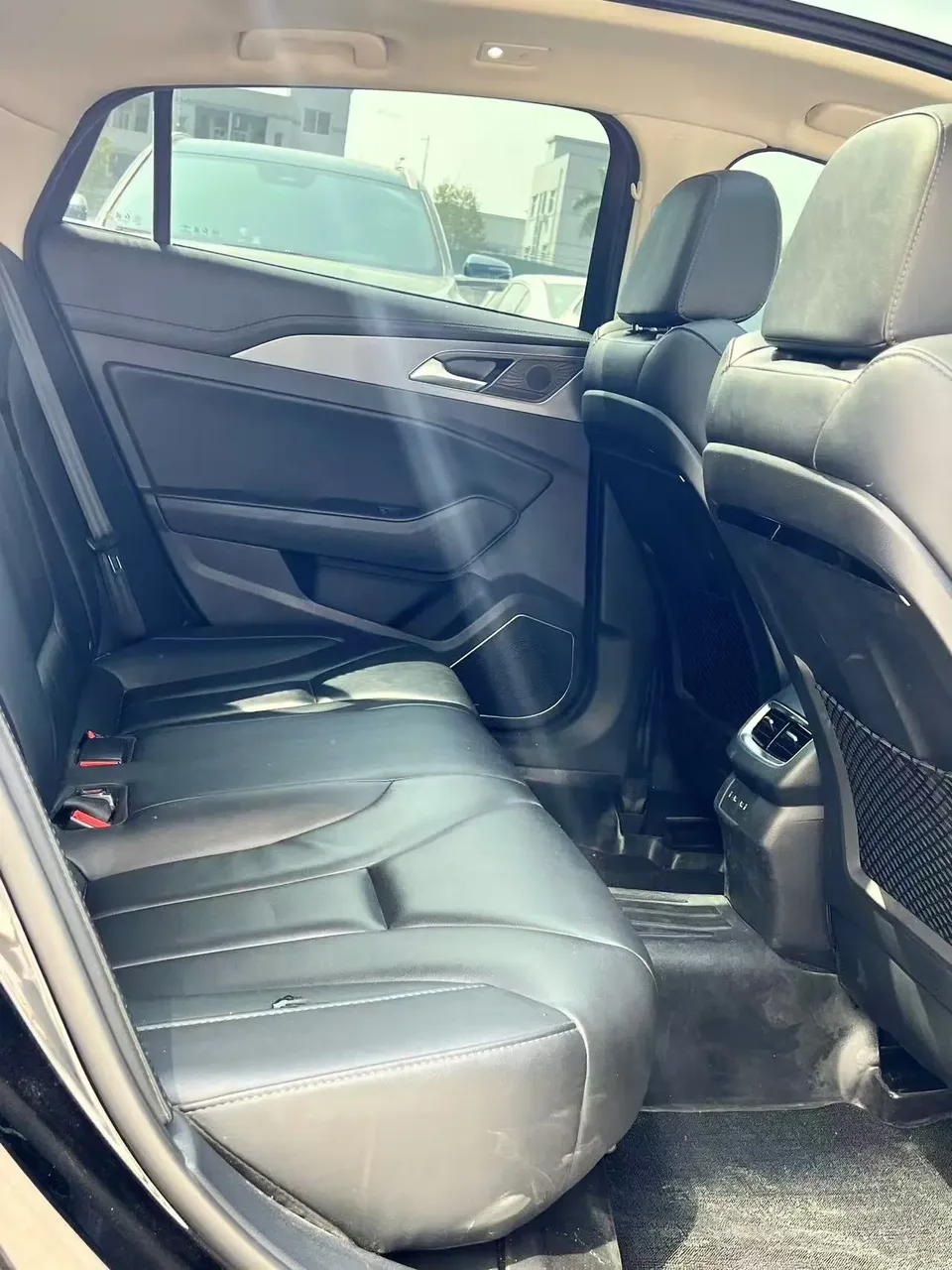Hongqi H5 classic Hongqi H5 Classic 2022 1.8T Automatic Intelligent Connected Flag Edition 2023 — миниатюра 5