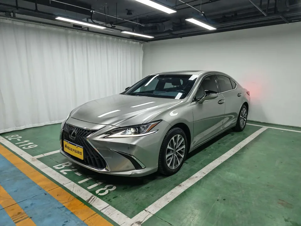 Lexus ES 2022